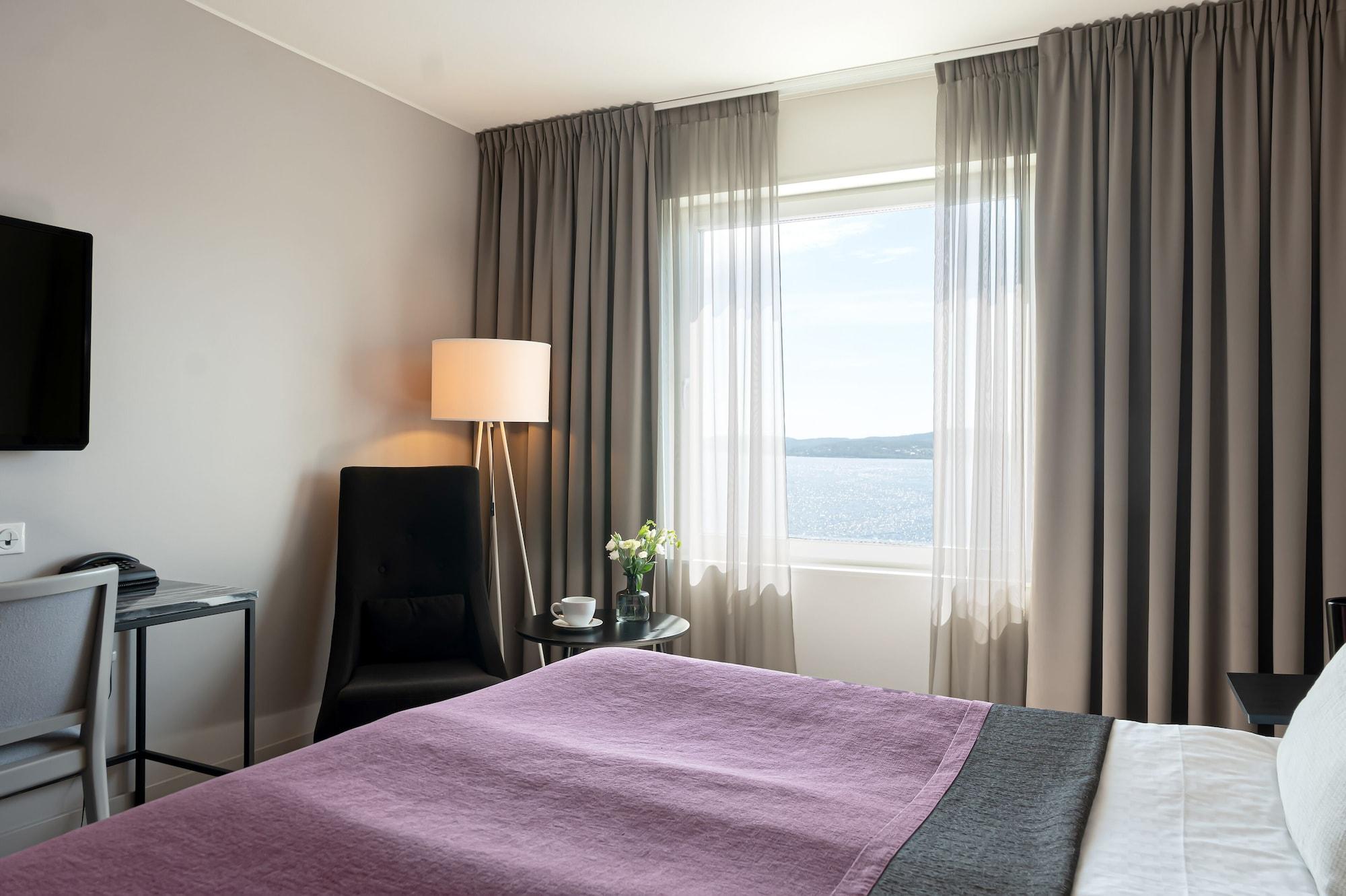 Elite Plaza Oernskoeldsvik Hotel Exterior photo